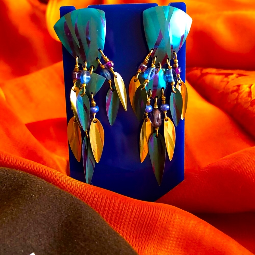 HOLLY YASHI DANGLE EARRINGS